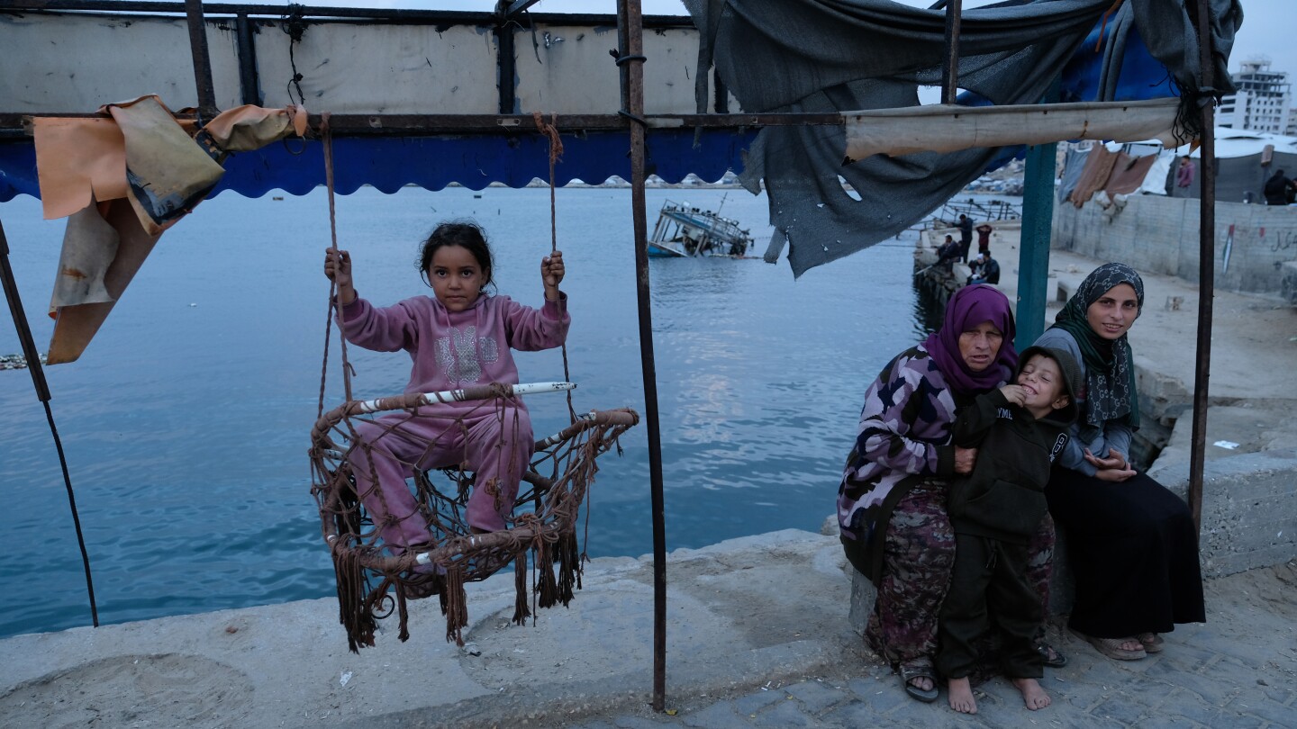 qatari-leader-says-the-gaza-ceasefire-is-at-a-critical-moment