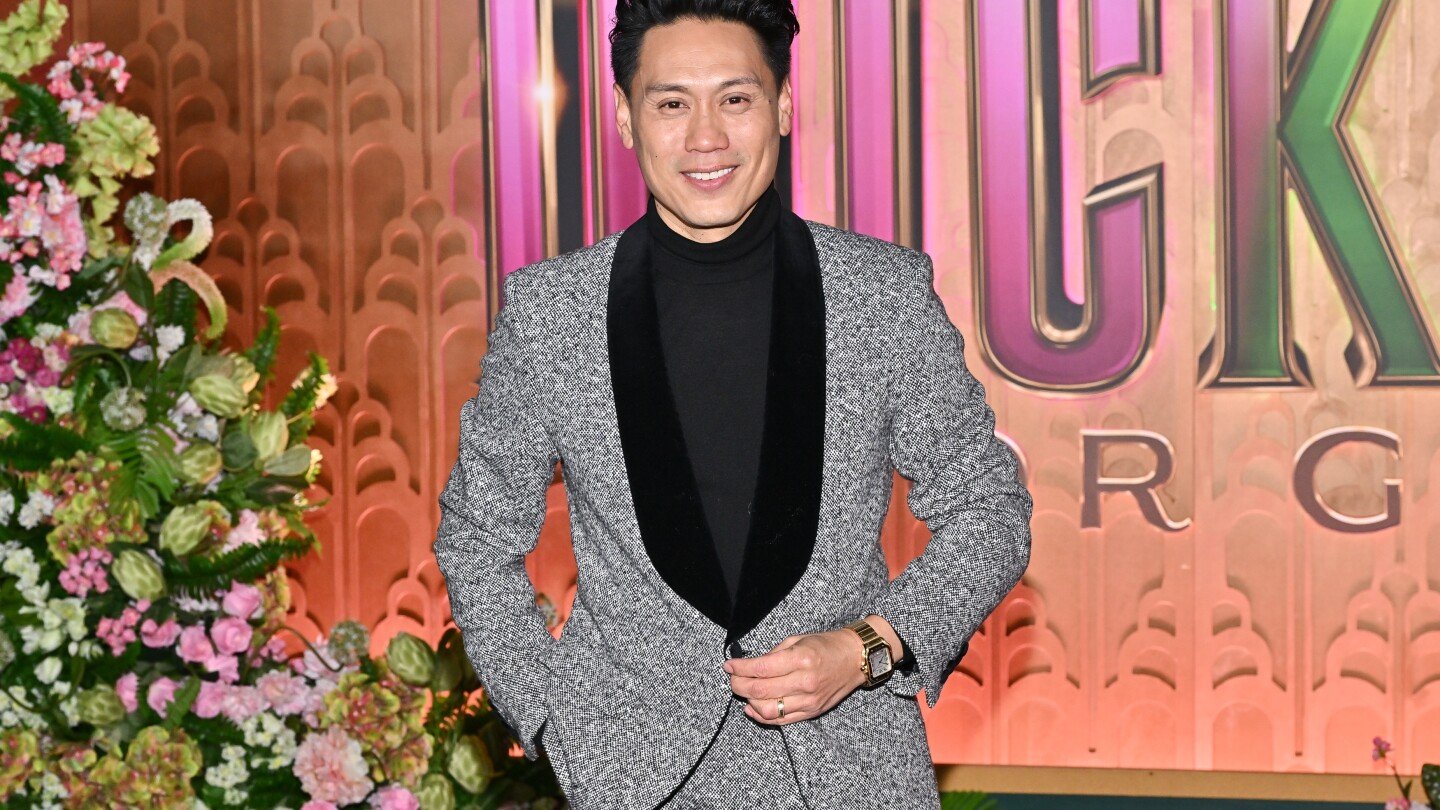 golden-globe-snubs-and-surprises:-‘wicked,’-julia-roberts,-sydney-sweeney-and-more