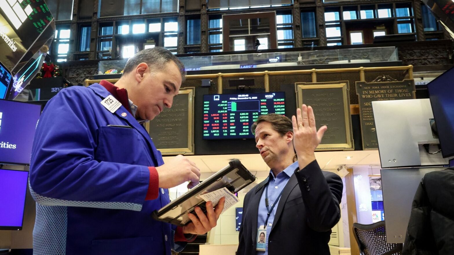 us-stock-market-today:-wall-street-rises-as-investors-await-fed’s-last-policy-decision-of-2025