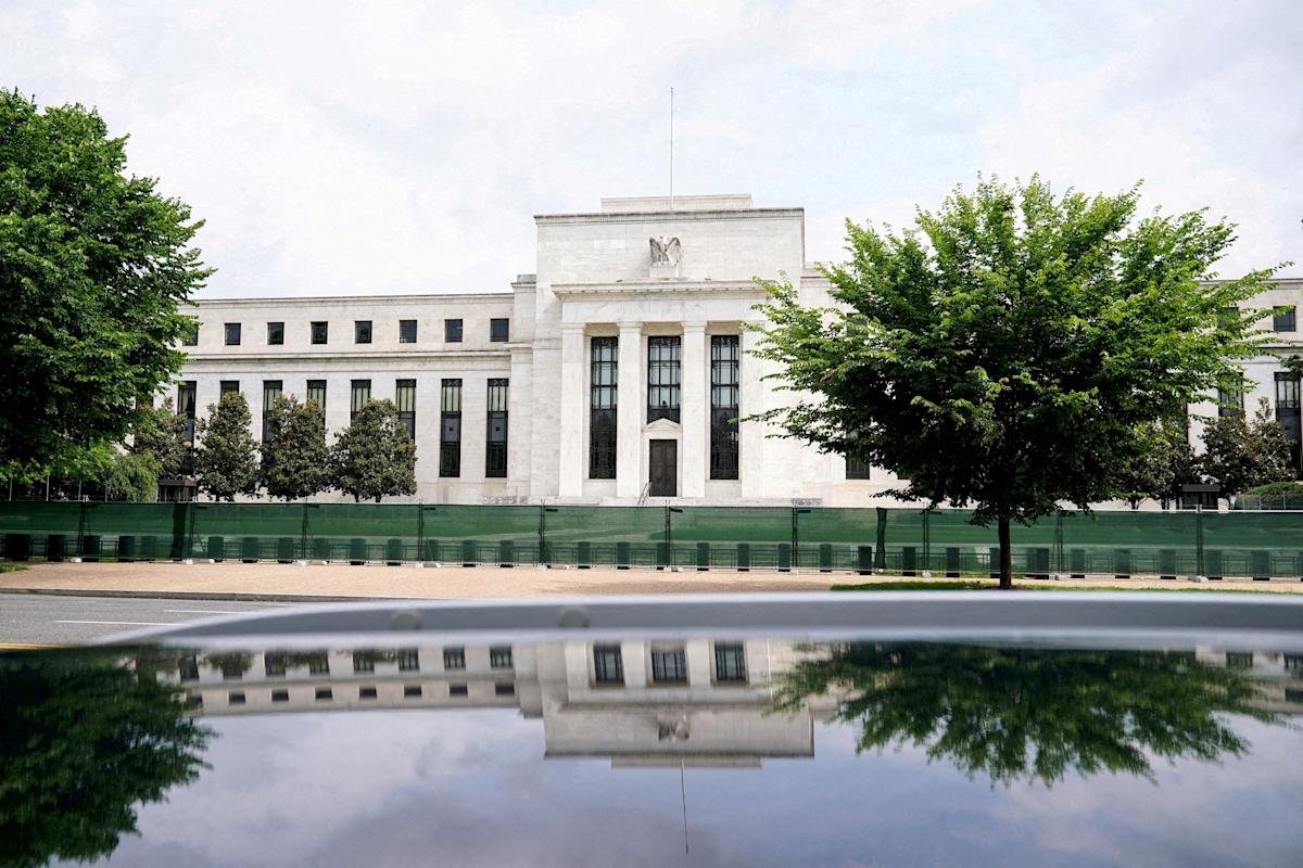 stock-market-today:-dow,-s&p-500,-nasdaq-fall-with-wall-street-awaiting-expected-fed-rate-cut