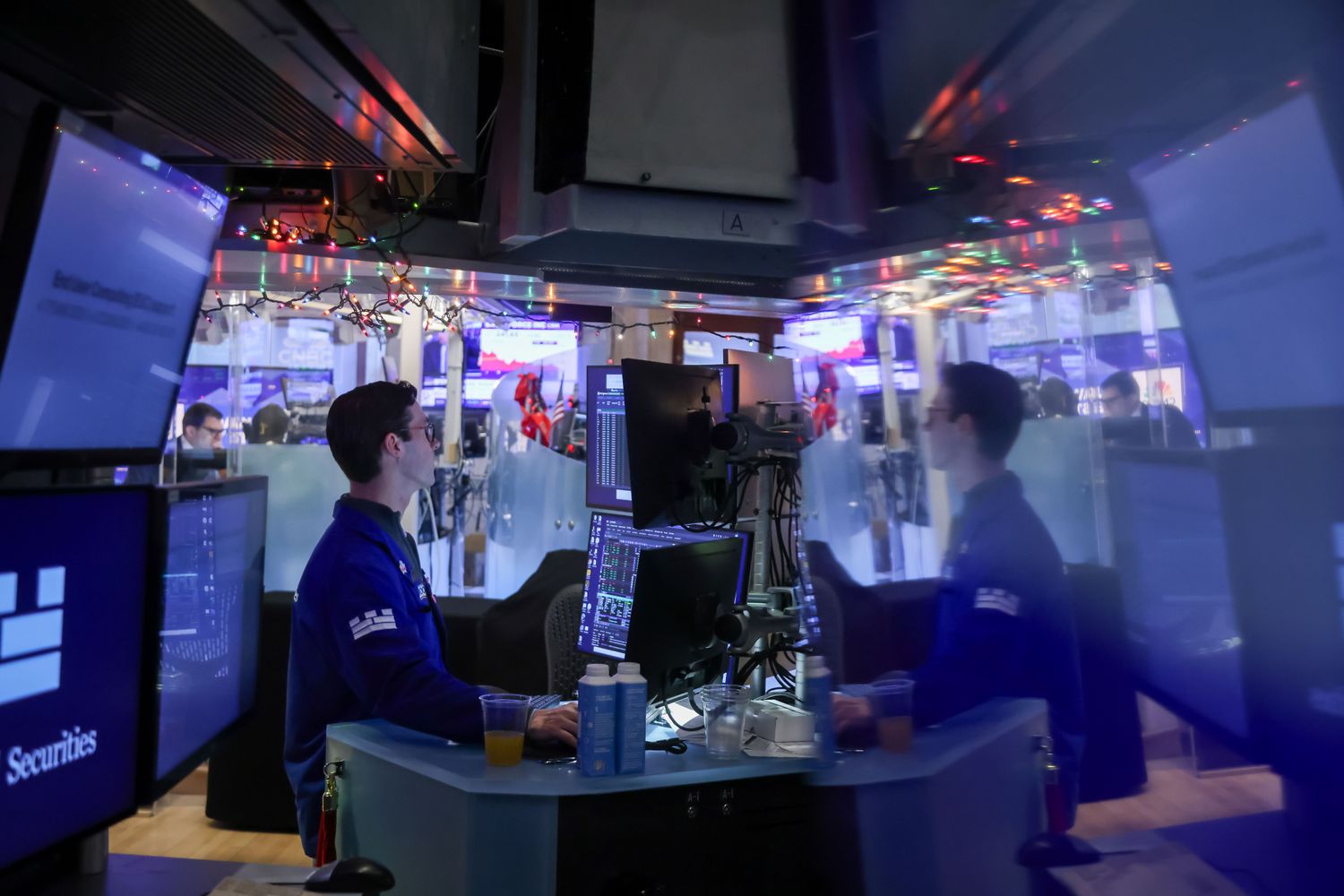 dow-jones-today:-stock-futures-tick-higher-to-begin-week-featuring-fed-decision-on-interest-rates;-s&p-500-on-cusp-of-record