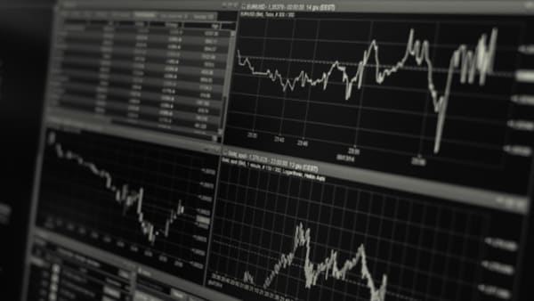 japans-nikkei-tracks-wall-street-lower-but-chip-stock-gains-limit-losses