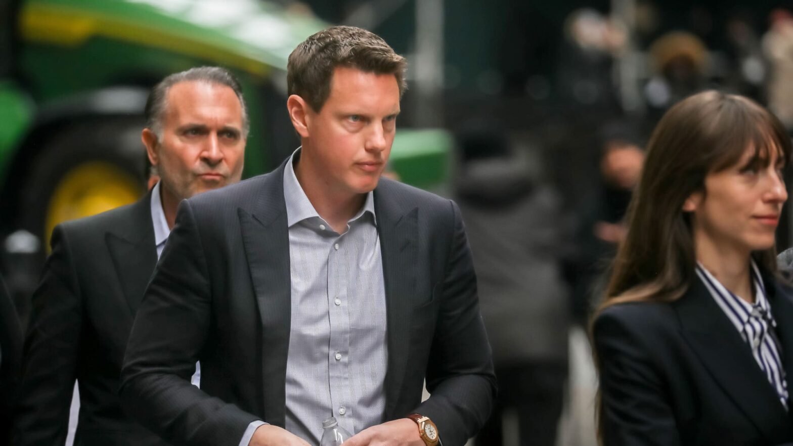 paramount’s-hostile-warner-bros.-bid,-meta’s-ai-course-correction,-mcdonald’s-value-crackdown-and-more-in-morning-squawk