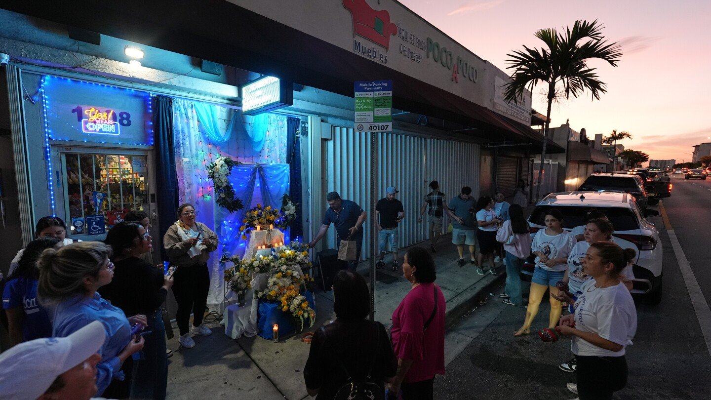 nicaraguans-celebrate-virgin-mary-in-miami-despite-fears-at-home-and-in-us
