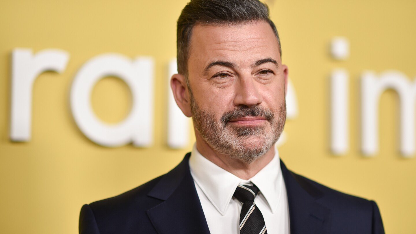 abc-signs-jimmy-kimmel-to-a-one-year-contract-extension,-months-after-temporary-suspension