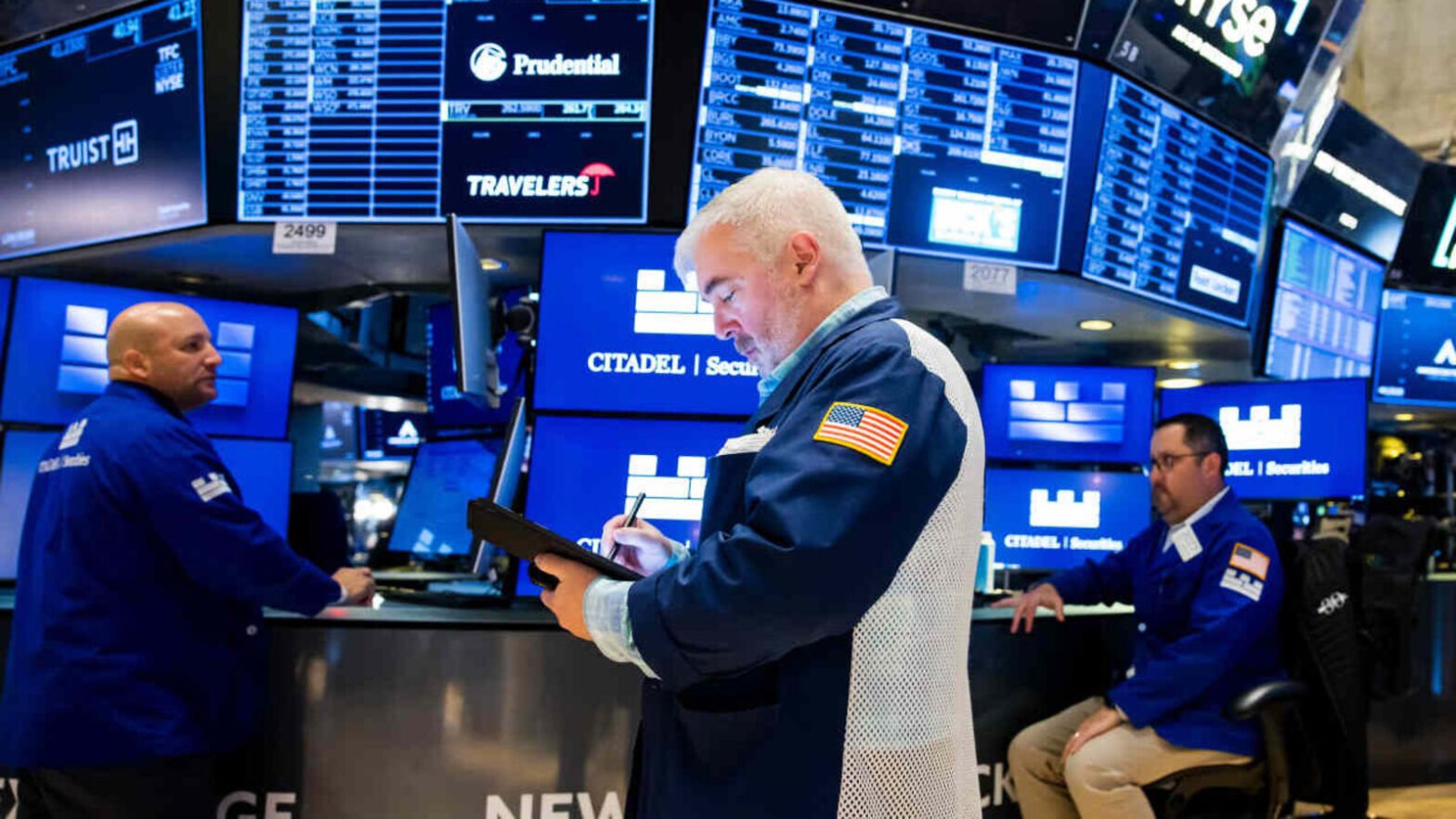 us-stock-market-today:-dow-jumps-over-1.3%,-s&p-500,-nasdaq-rally-after-us-fed-cuts-interest-rates-—-details-here