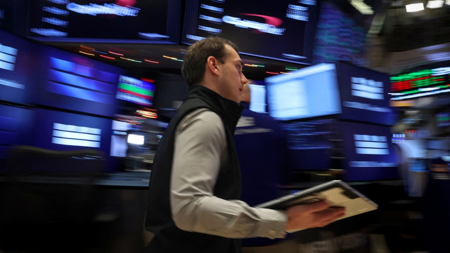 stock-futures-are-little-changed-after-dow-rallies-on-fed-rate-cut:-live-updates