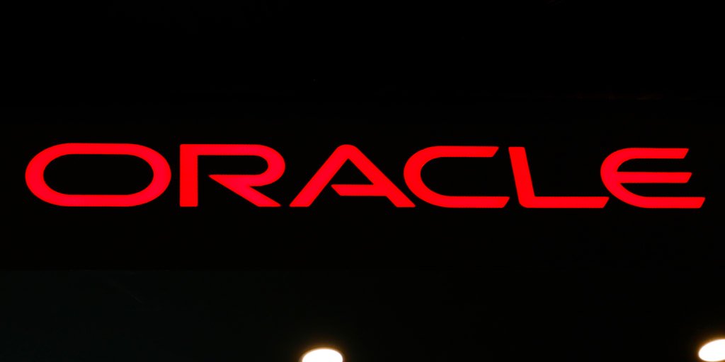 tech-stocks-tumble-amid-renewed-ai-worries-on-wall-street