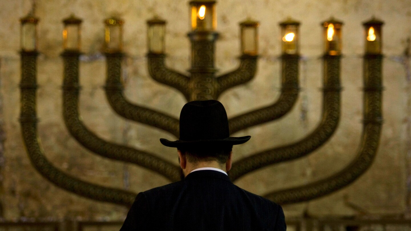what-to-know-about-hanukkah-and-how-it’s-celebrated