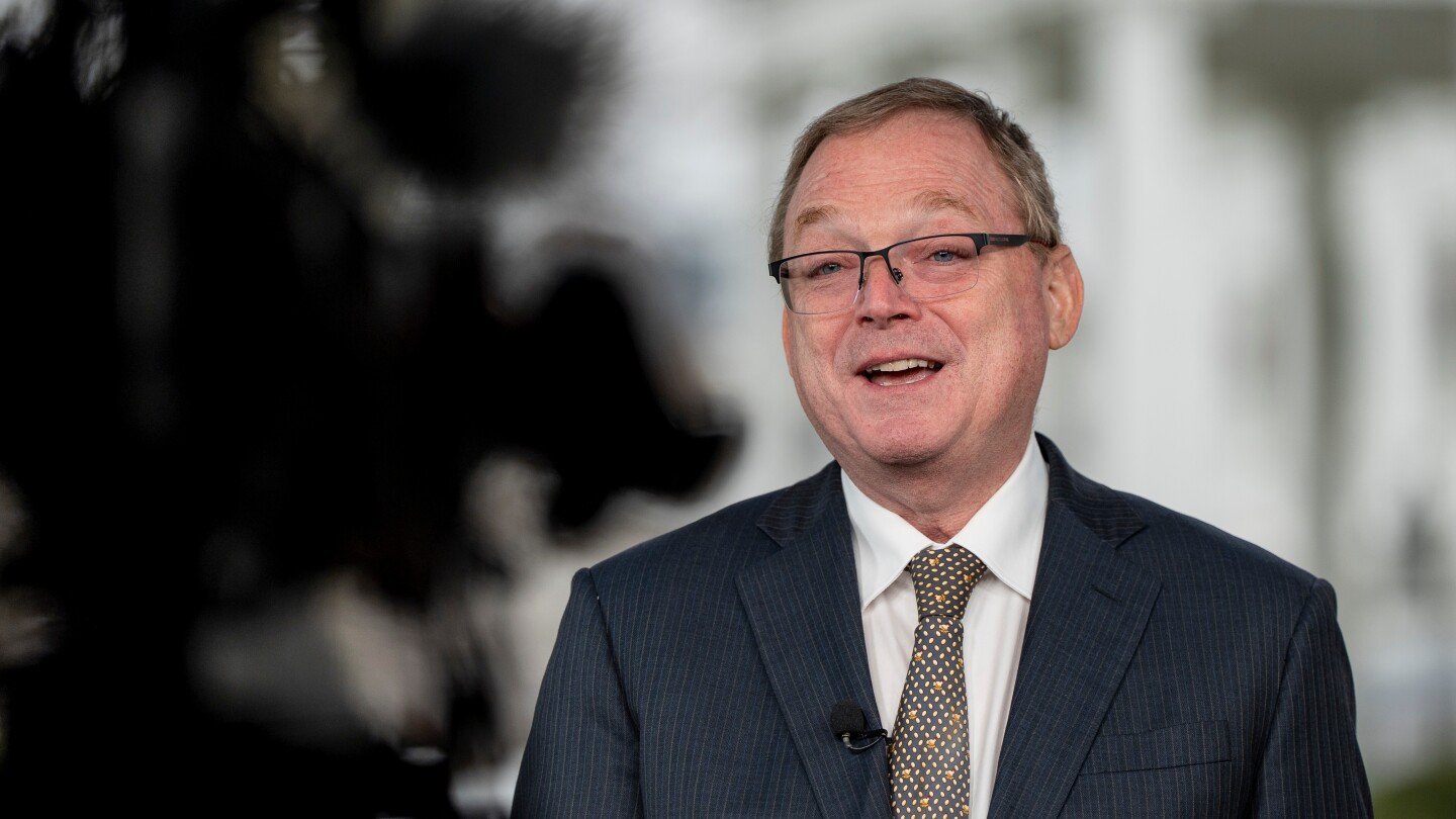 hassett-says-federal-reserve-can-reject-trump’s-views-if-he-is-chair
