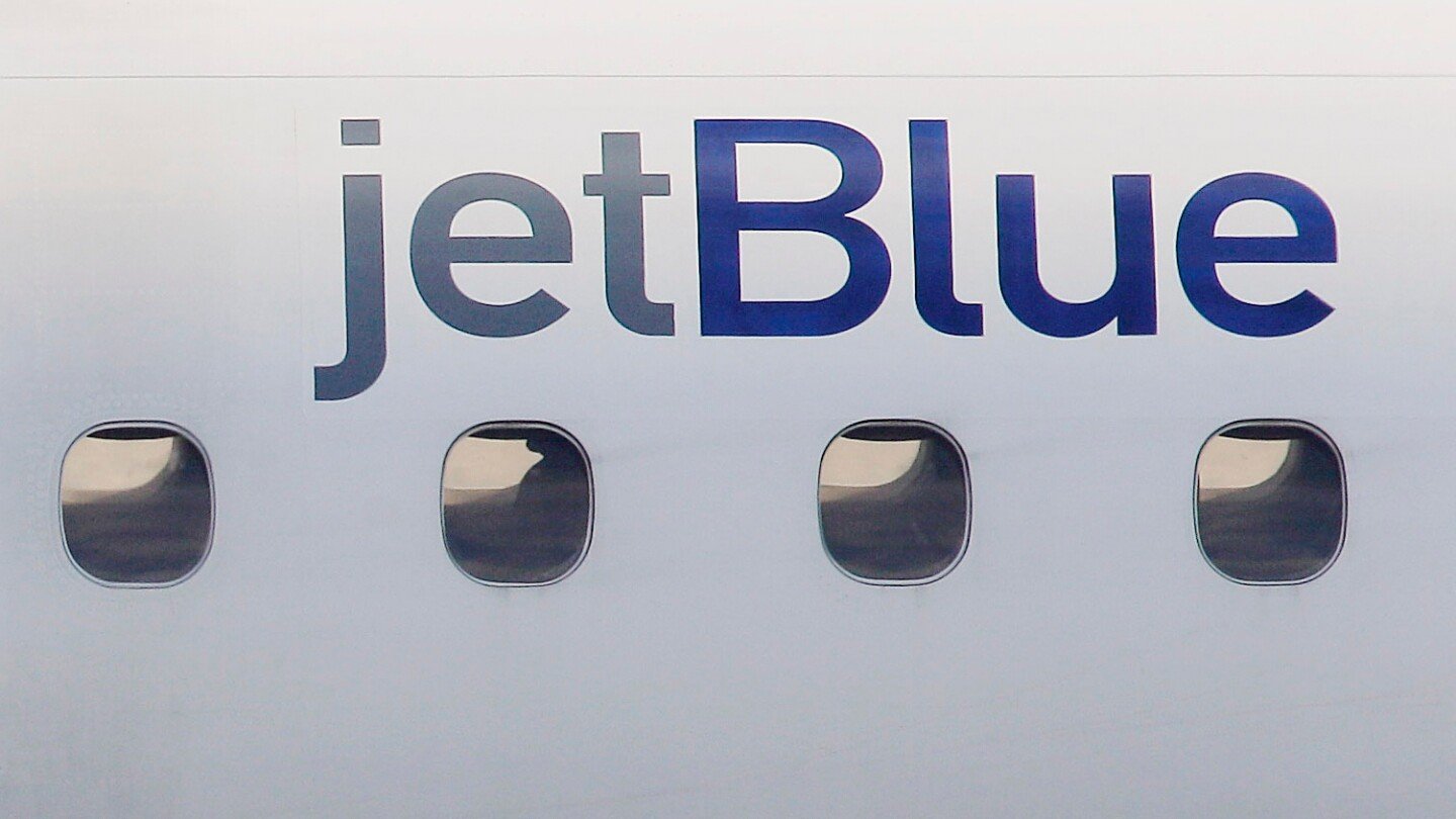 jetblue-flight-near-venezuela-avoids-‘midair-collision’-with-us-air-force-tanker