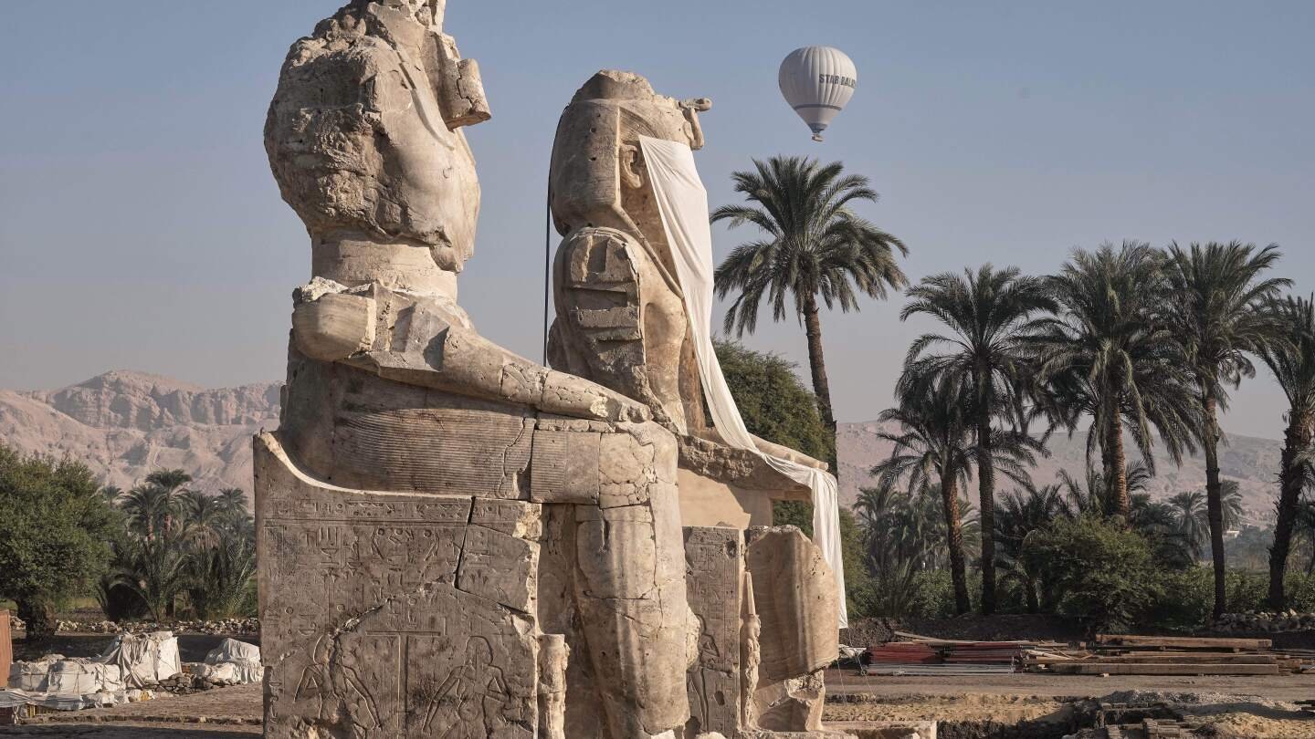 egipto-revela-estatuas-colosales-restauradas-de-un-faraon-en-luxor