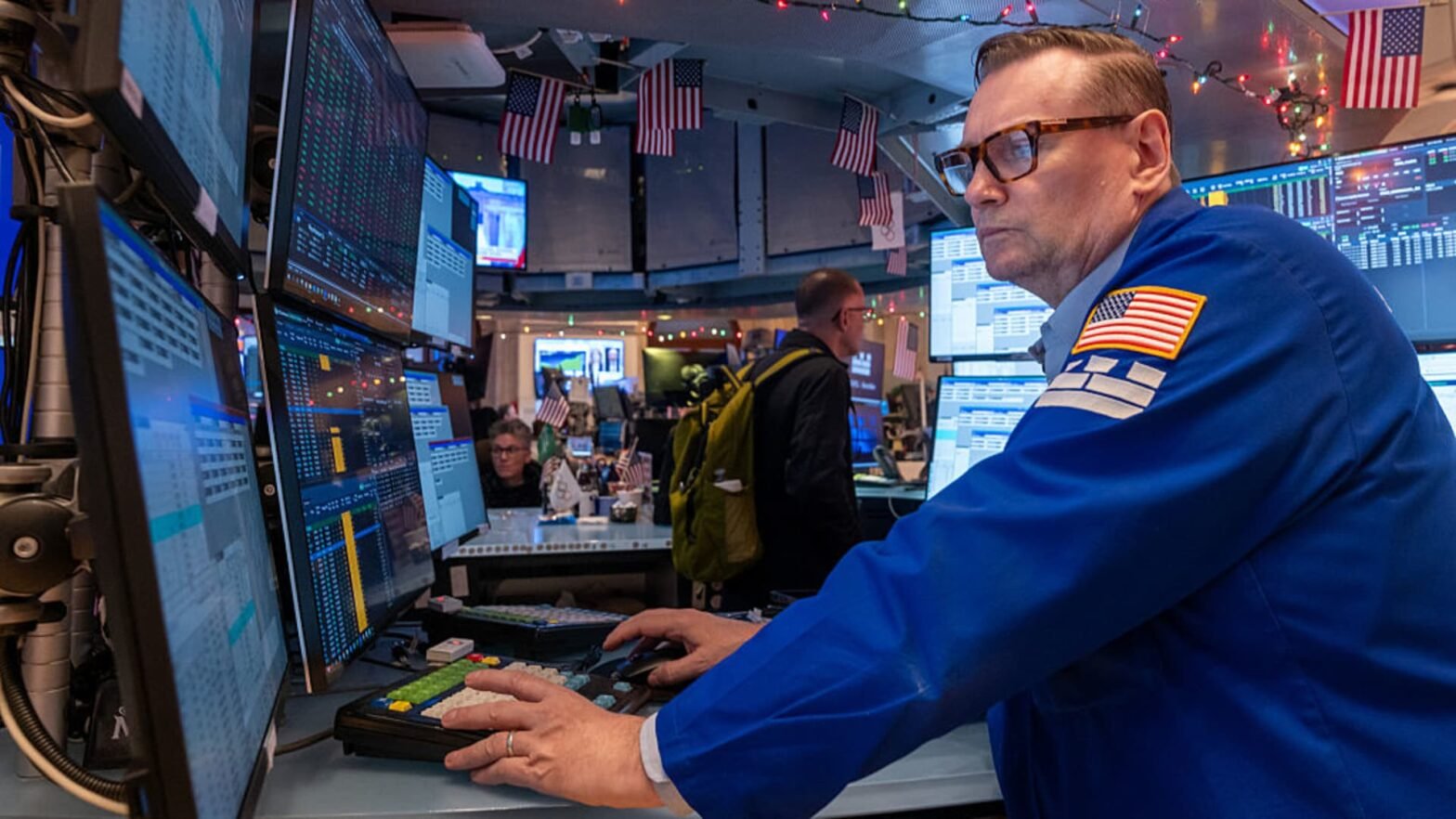 market-rotation,-the-fed’s-kevins,-netflix’s-‘star-wars’-moment-and-more-in-morning-squawk