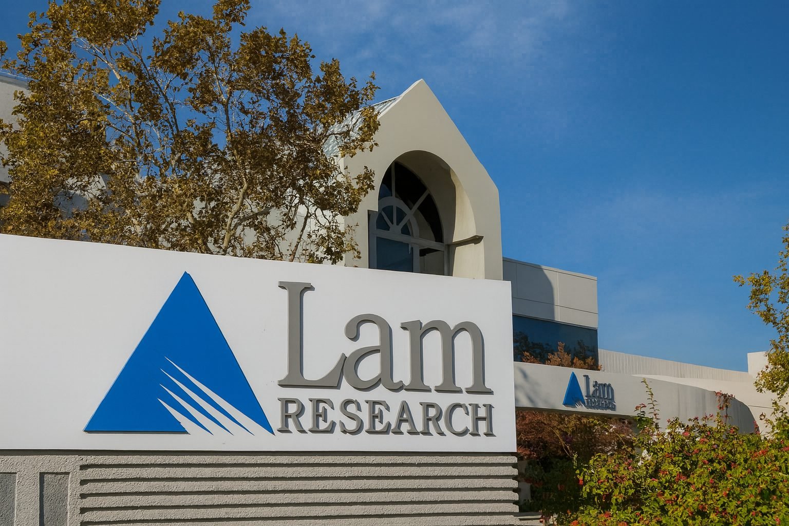 lam-research-stock-(lrcx)-jumps-after-jefferies-raises-price-target-to-$200:-today’s-news,-forecasts-and-analyst-outlook-(dec.-15,-2025)