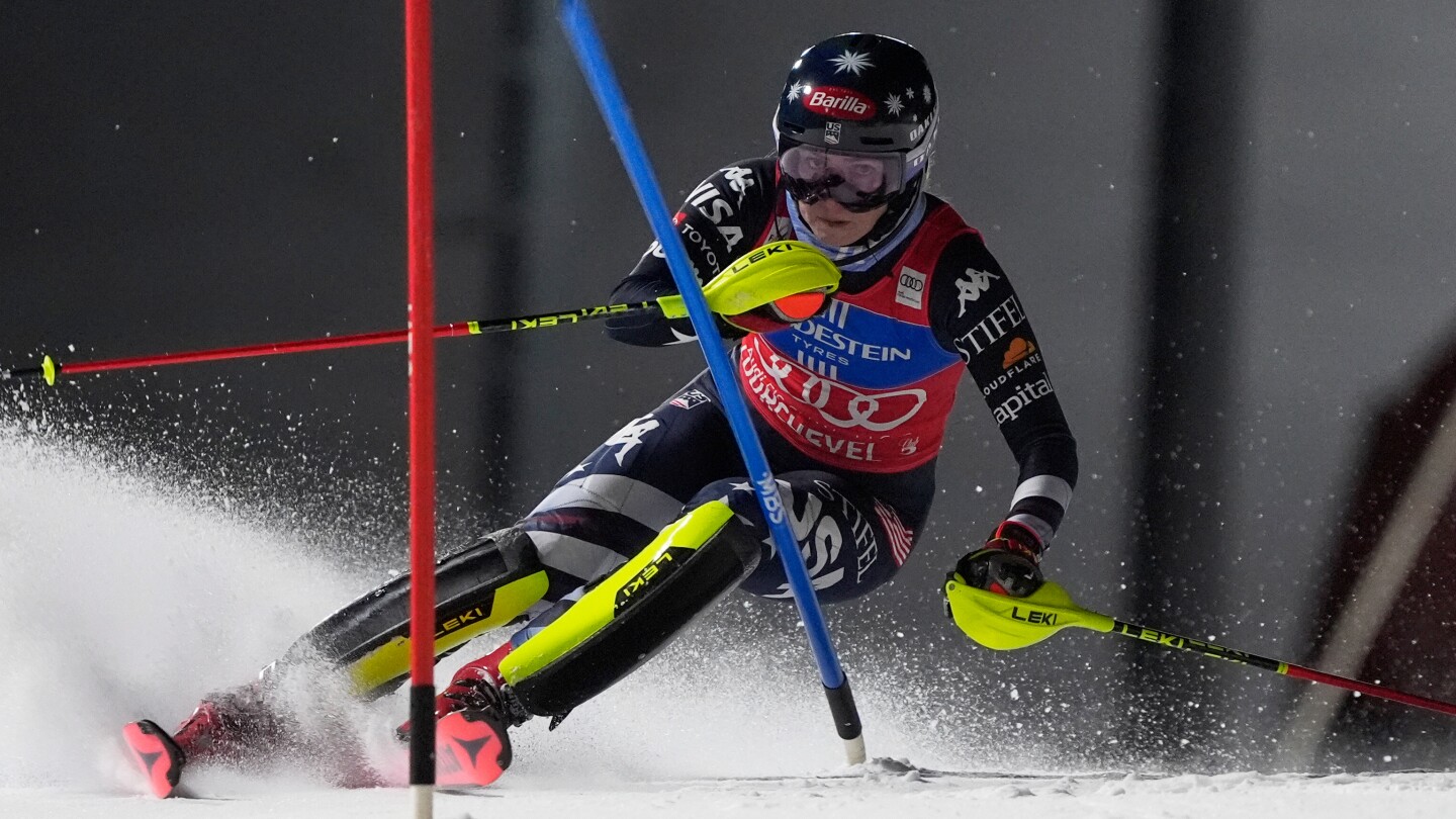 mikaela-shiffrin-leads-1st-run-of-night-slalom-as-rivals-falter-under-the-lights