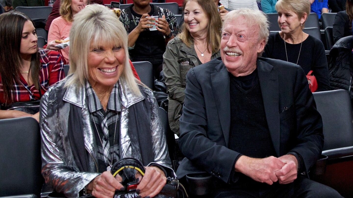 phil-and-penny-knight’s-donation-tops-the-chronicle-of-philanthropy’s-list-of-2025’s-biggest-gifts