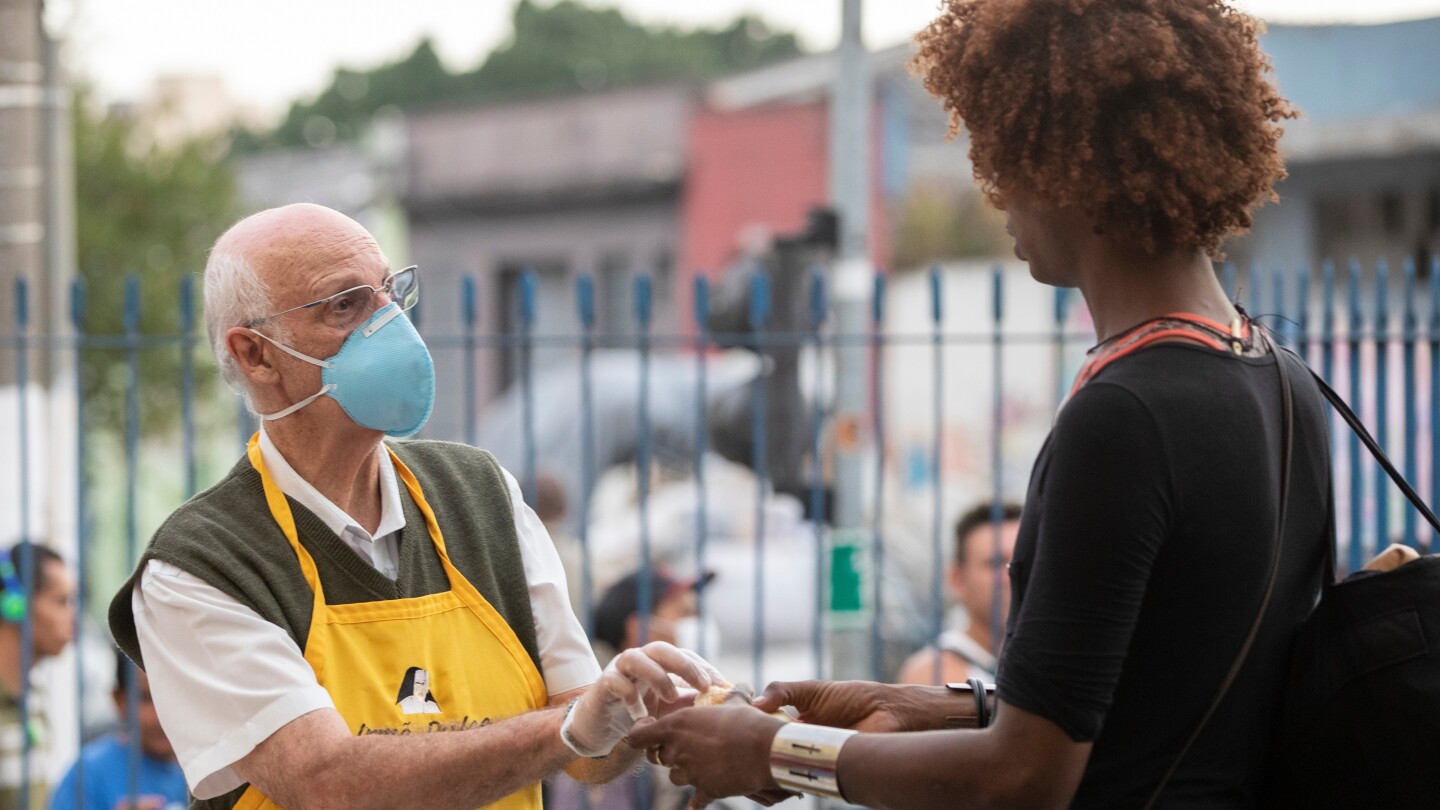 brazilian-cardinal-orders-a-popular-catholic-priest-to-go-offline-following-right-wing-attacks