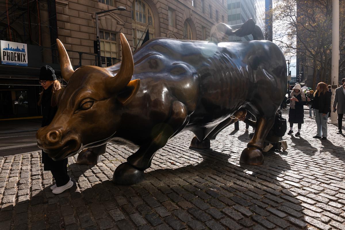 the-stock-market-is-being-powered-by-10-stocks-that-are-fueling-ai-bubble-fears