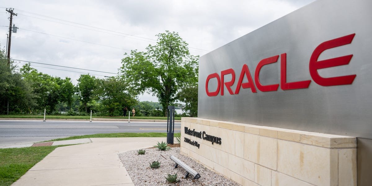 oracle’s-ai-data-center-woes-are-dragging-the-entire-stock-market-lower