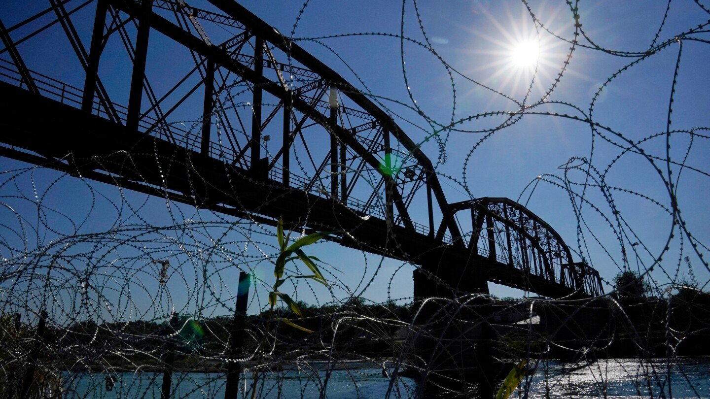 trump-administration-wants-to-ensure-mexican-crews-operating-trains-in-the-us-can-speak-english