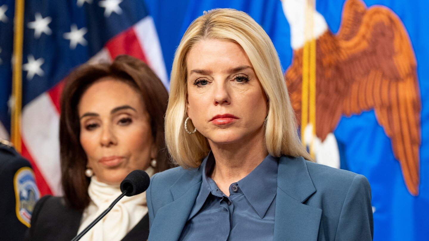 luigi-mangione‘s-lawyers-say-bondi’s-death-penalty-decision-was-tainted-by-conflict-of-interest