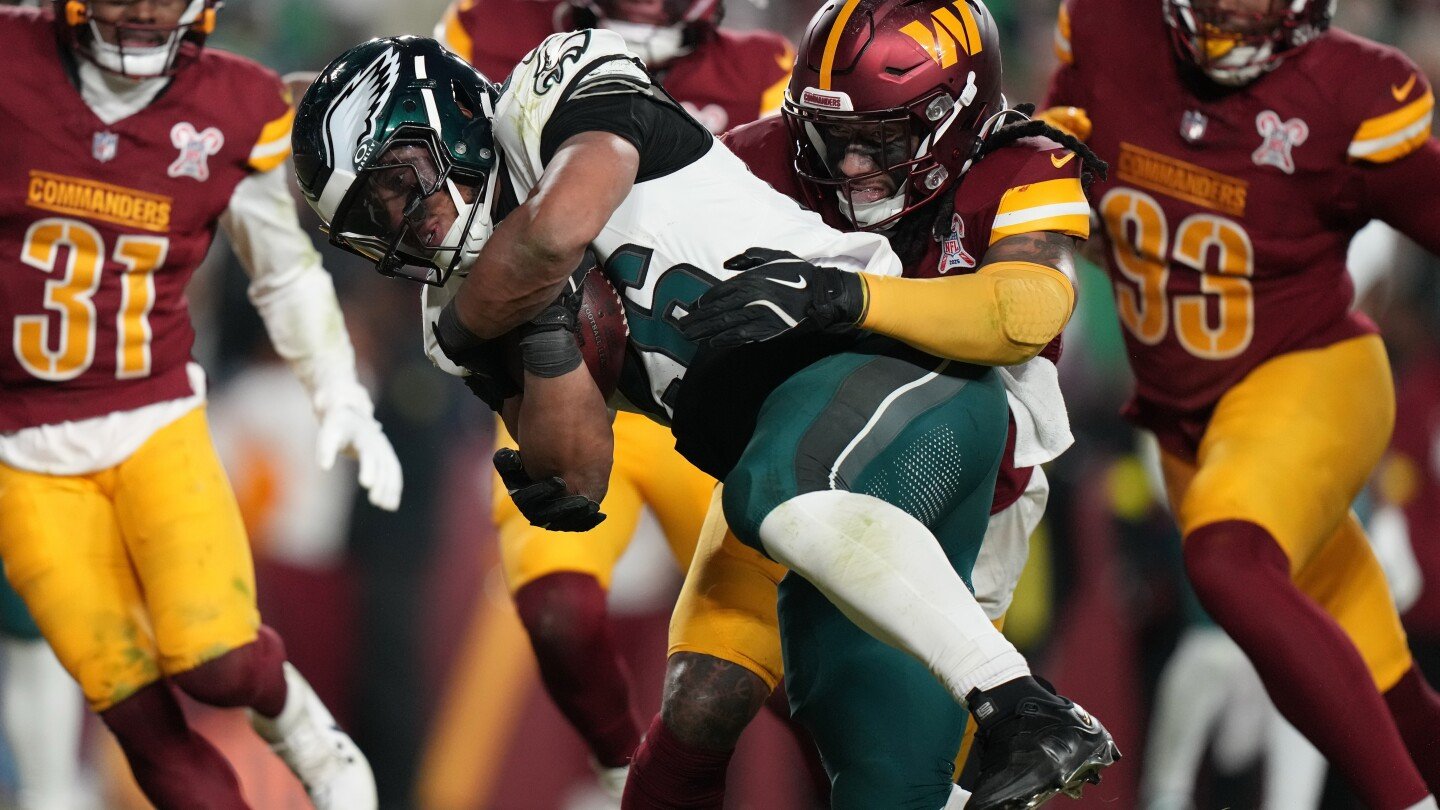 3-players-are-ejected-after-a-brawl-late-in-the-eagles’-game-against-the-commanders