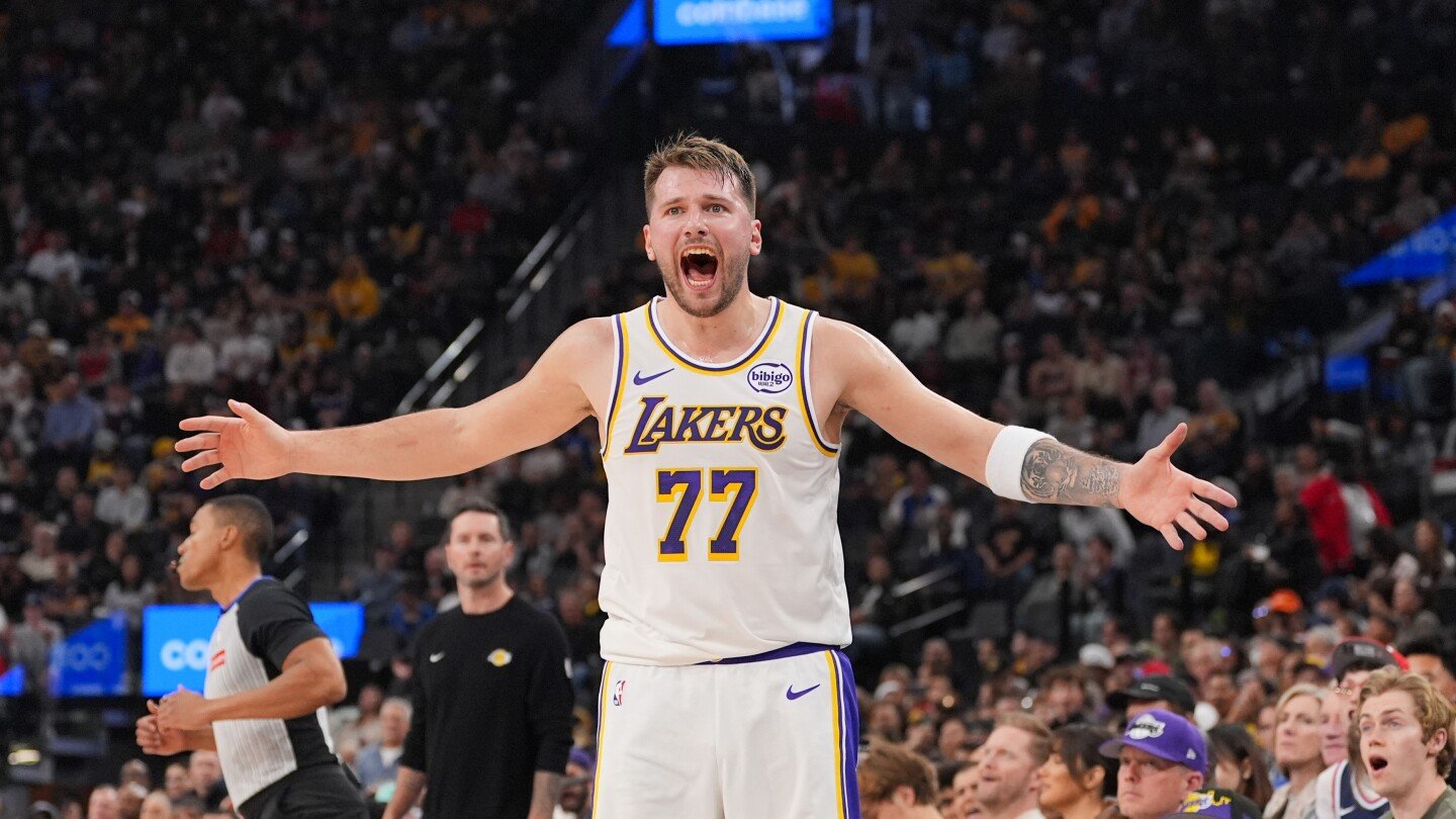 luka-doncic-exits-lakers-game-with-leg-injury