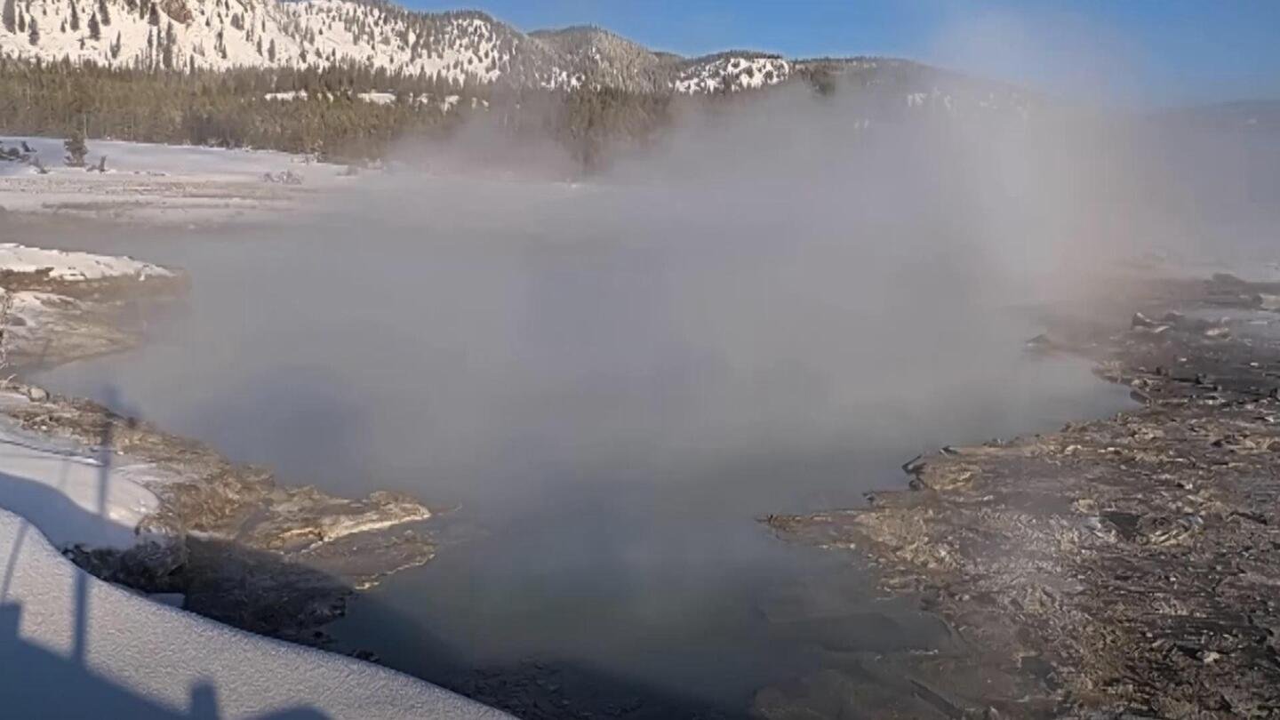 muddy-eruption-at-yellowstone’s-black-diamond-pool-captured-on-video