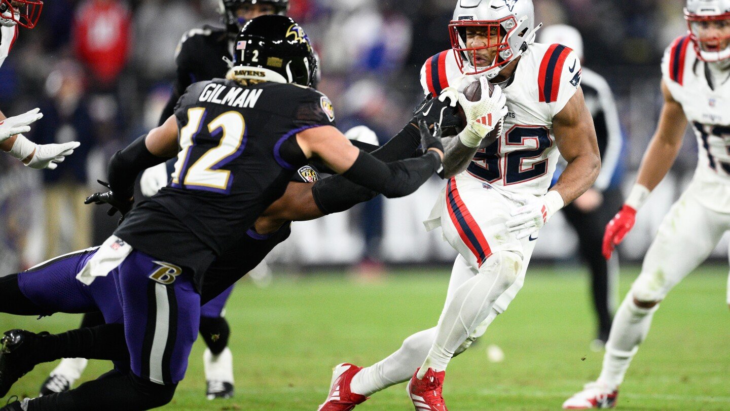 patriots-rookie-rb-tre’veyon-henderson-leaves-game-against-ravens-with-head-injury