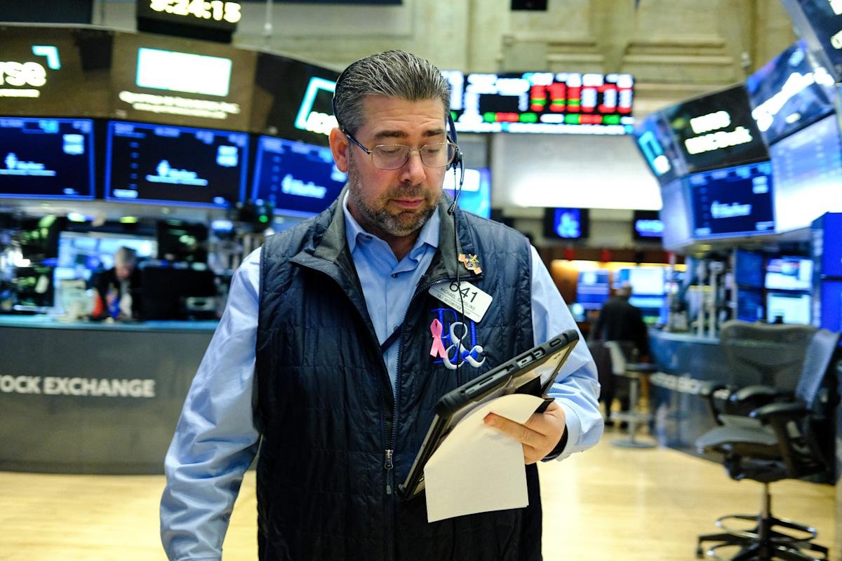 stock-market-today:-nasdaq,-s&p-500,-dow-futures-rise-as-wall-street-counts-chances-of-a-‘santa-claus’-rally