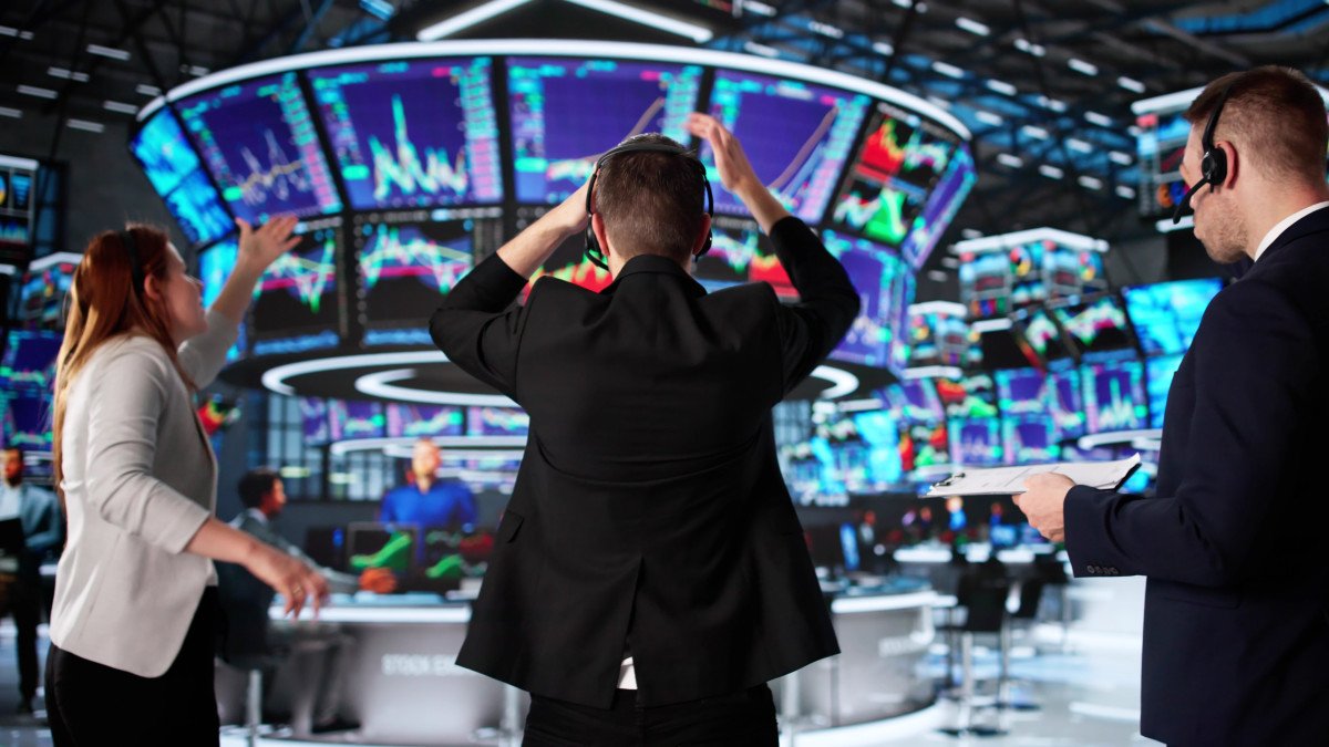 stock-market-today:-tech-jumpstarts-market-in-abbreviated-holiday-trading-week