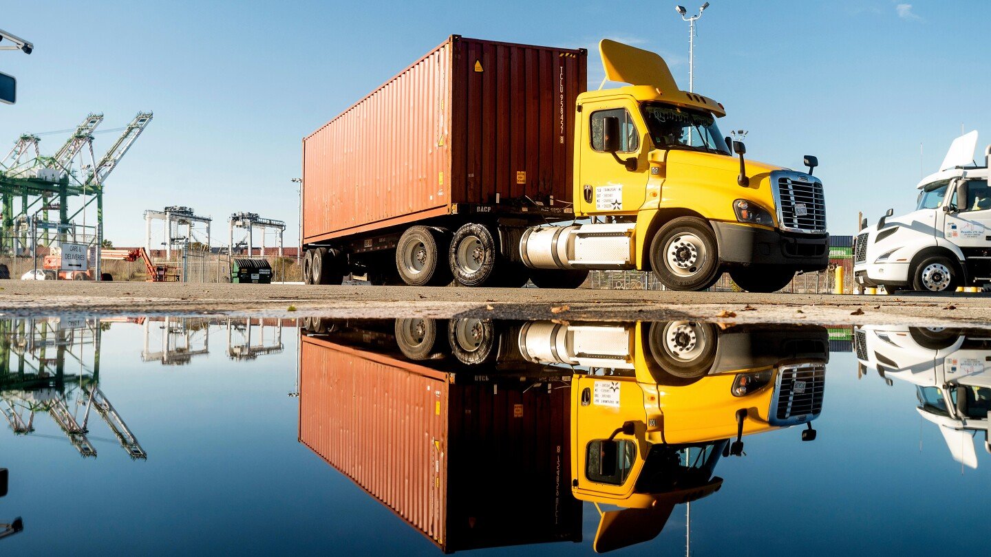 immigrant-truckers-file-suit-over-california’s-plans-to-revoke-commercial-driver’s-licenses