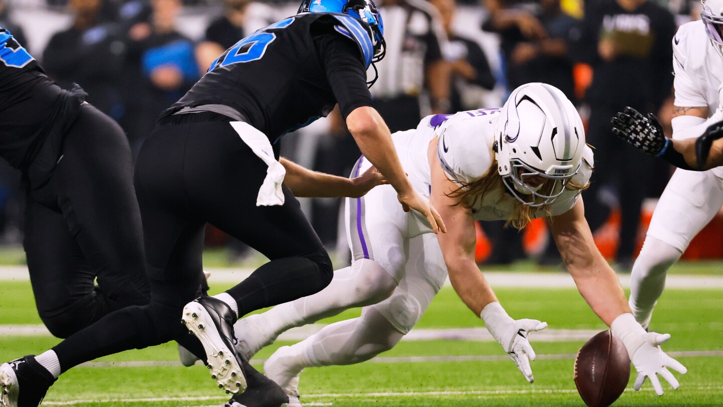 lions-eliminated-after-turnover-fueled-loss-to-vikings,-send-packers-to-playoffs