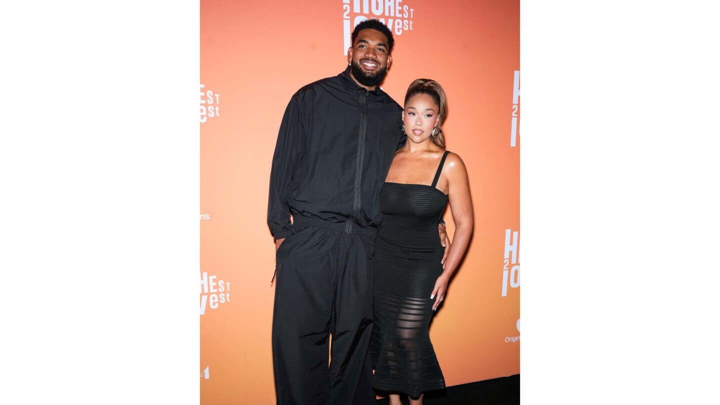 new-york-knicks-star-karl-anthony-towns-and-influencer-jordyn-woods-are-engaged
