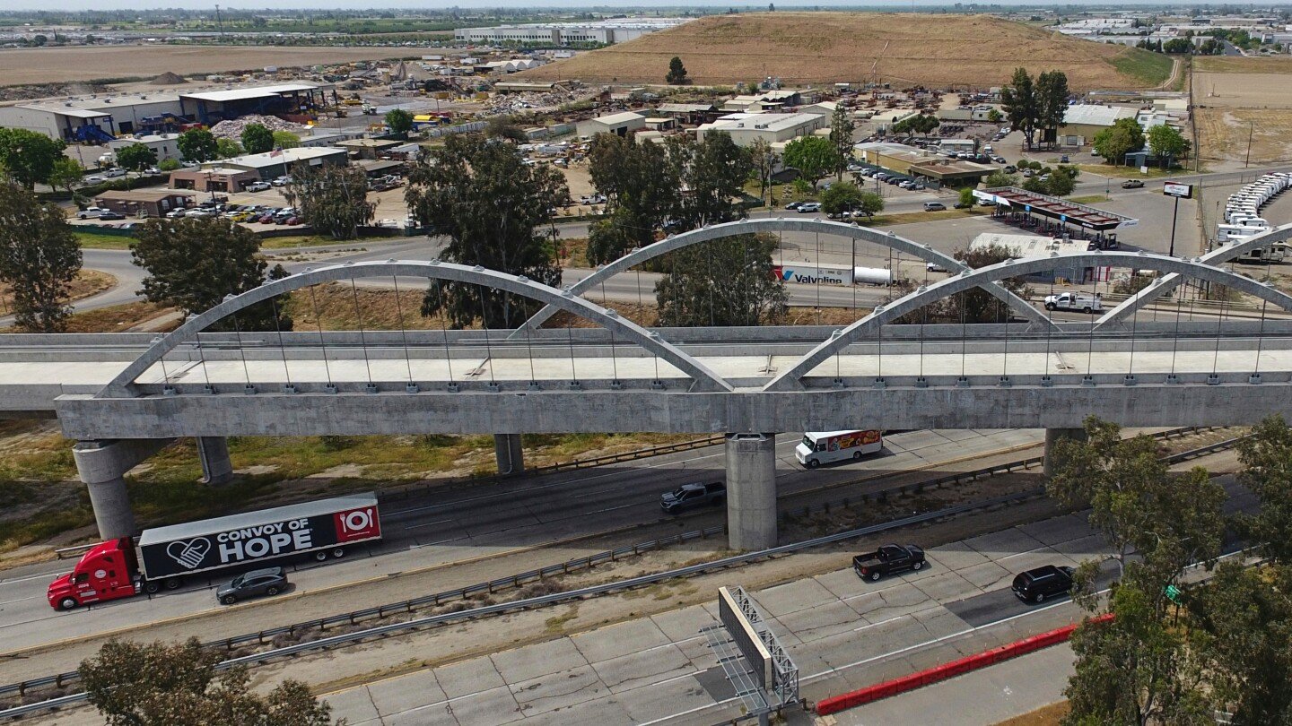 california-drops-lawsuit-seeking-to-reinstate-federal-funding-for-the-state’s-bullet-train