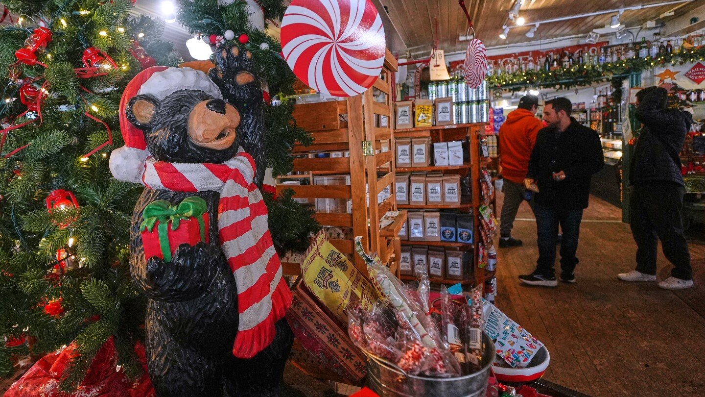 more-thrifting-and-fewer-returns-the-early-trends-that-defined-shopping-this-holiday