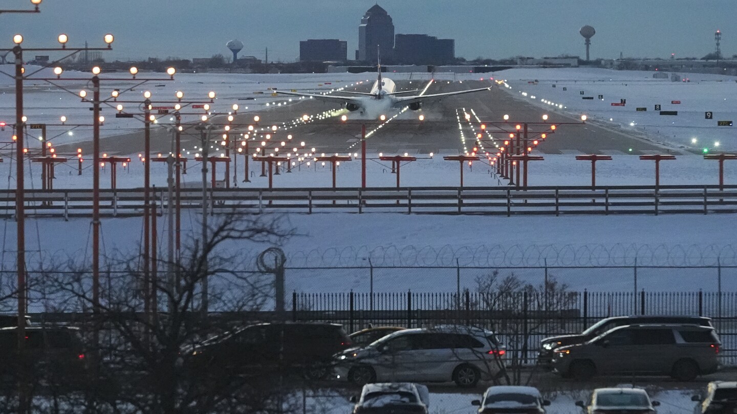 winter-storm-snarls-us.-holiday-travel-across-northeast,-great-lakes