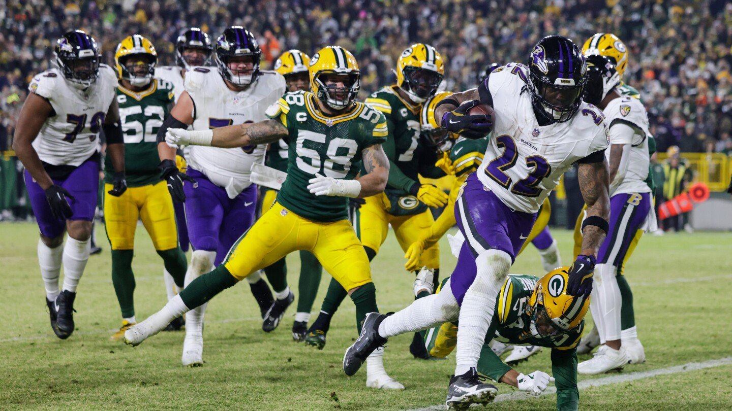 derrick-henry’s-virtuoso-performance-helps-ravens-stay-alive-with-41-24-win-over-packers
