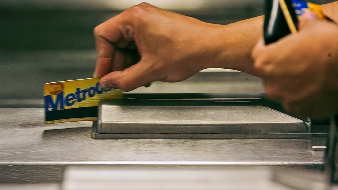 new-york-subway-ends-its-metrocard-era-and-switches-fully-to-tap-and-go-fares