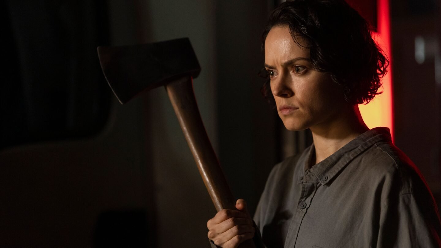 movie-review:-daisy-ridley-holds-onto-hope-in-the-zombie-thriller-‘we-bury-the-dead’