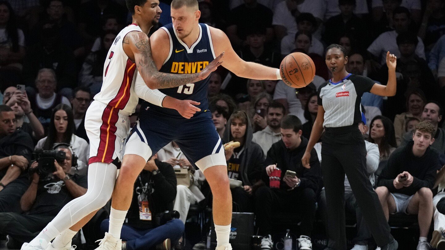 nuggets-star-nikola-jokic-hyperextended-his-left-knee-and-will-be-evaluated-in-4-weeks