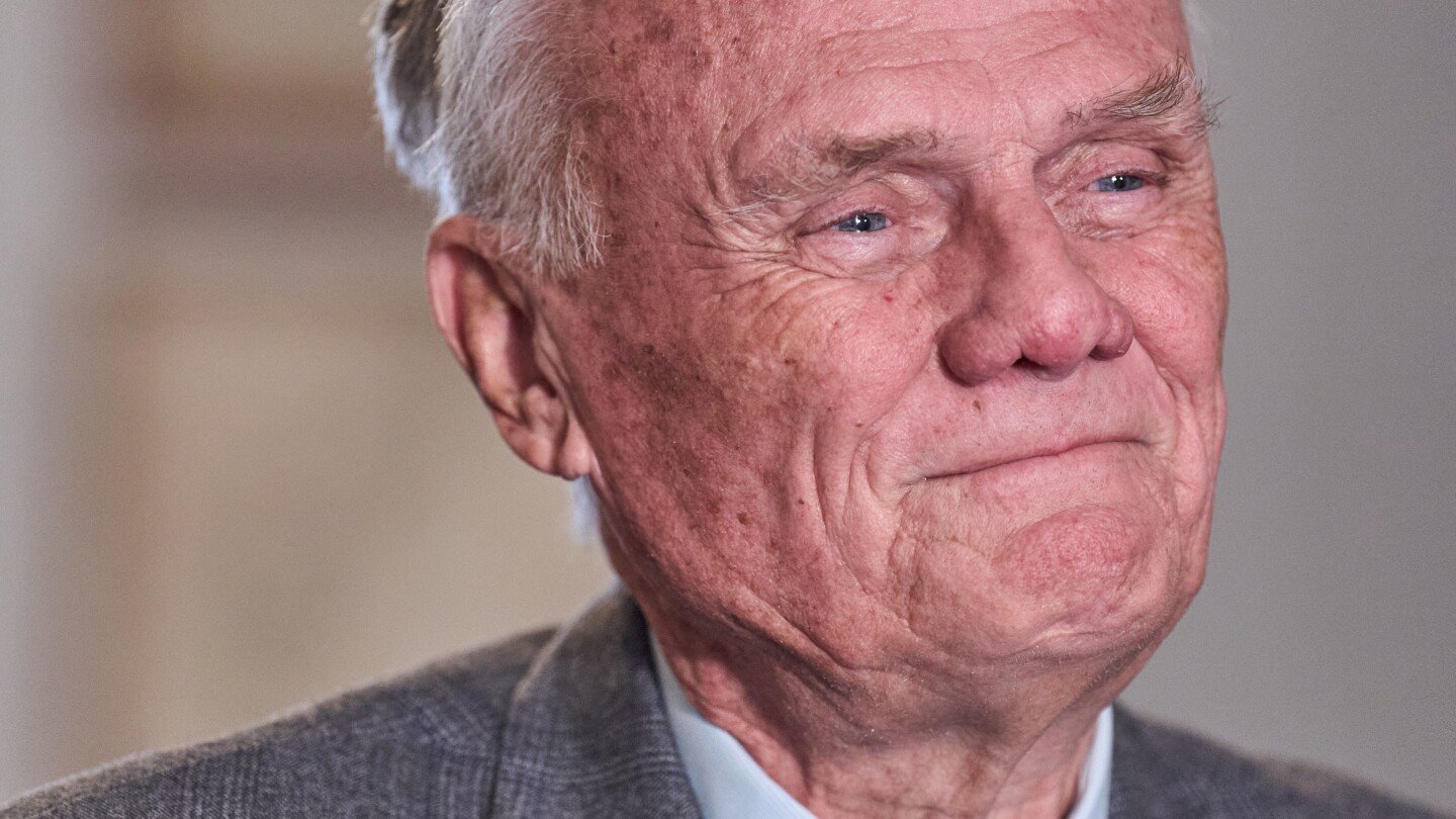 trump-isn’t-the-1st-president-to-want-more-room-to-entertain,-longtime-white-house-usher-says