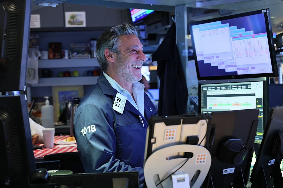 stock-market-today:-dow,-s&p-500,-nasdaq-post-double-digit-gains-in-2025-as-ai-trade-powers-market-once-again