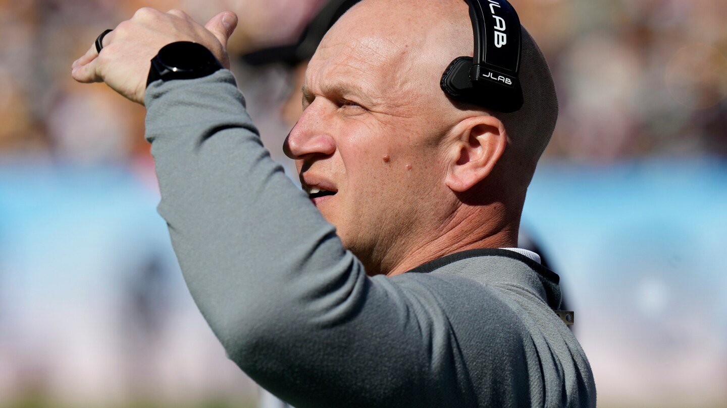 vanderbilt-punter’s-illegal-kick-sets-up-iowa-for-an-easy-touchdown-in-reliaquest-bowl