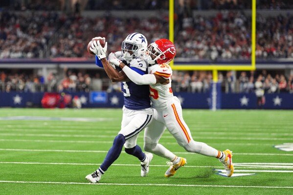 Dallas Cowboys wide receiver George Pickens (3) catches a pass as Kansas City Chiefs cornerback Jaylen Watson (35) defends during an NFL football game Thursday, Sept. 27, 2025, in Arlington, Texas. (AP Photo/Tony Gutierrez)