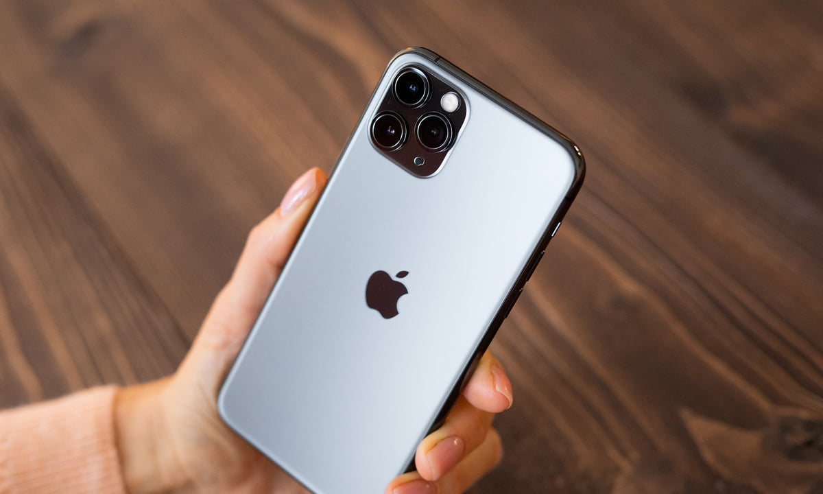 worried-about-an-ai-bubble?-buy-this-tech-stock-in-2026.