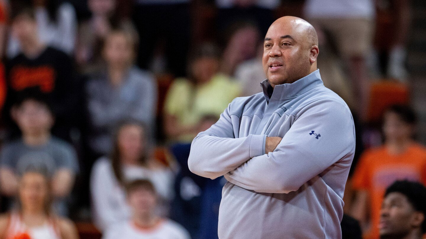 notre-dame-coach-micah-shrewsberry-apologizes-for-actions-after-controversial-call-late-in-cal-loss