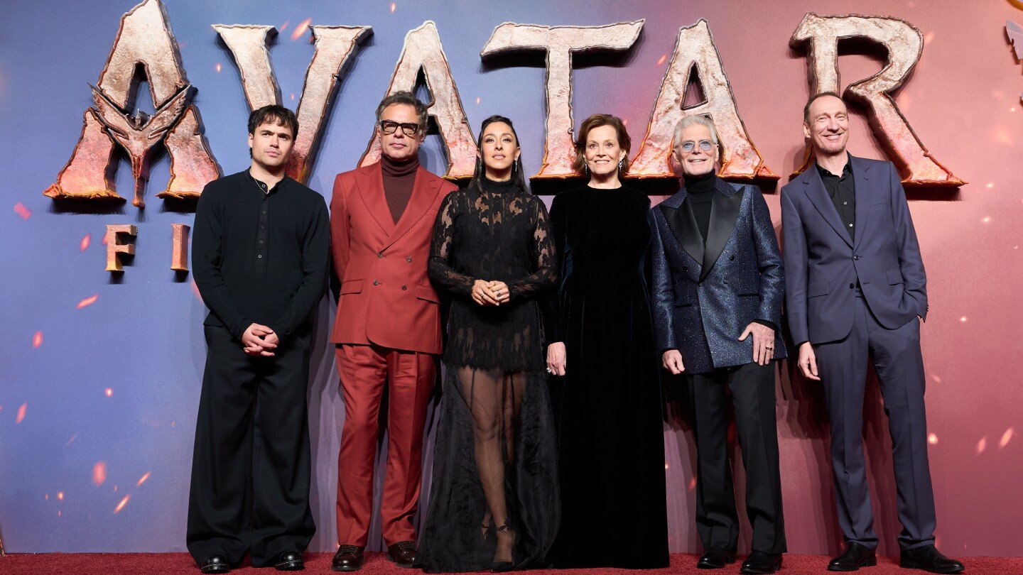 hollywood-starts-2026-with-‘avatar:-fire-and-ash’-no.-1,-as-james-cameron’s-sci-fi-epic-crosses-$1b