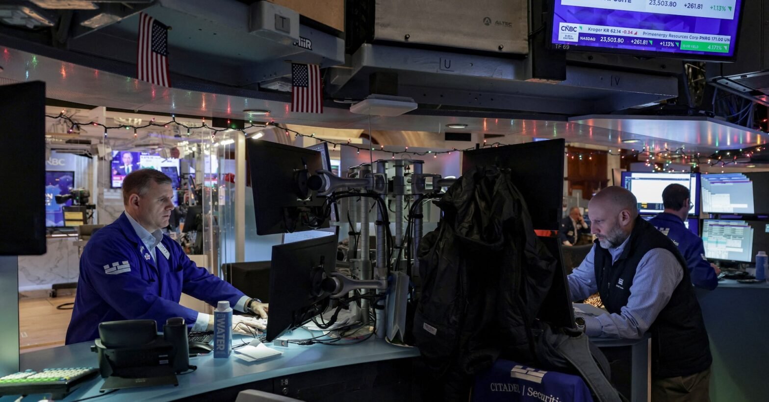 us-stock-futures-tick-up-as-oil-companies-jump-on-venezuela-shock