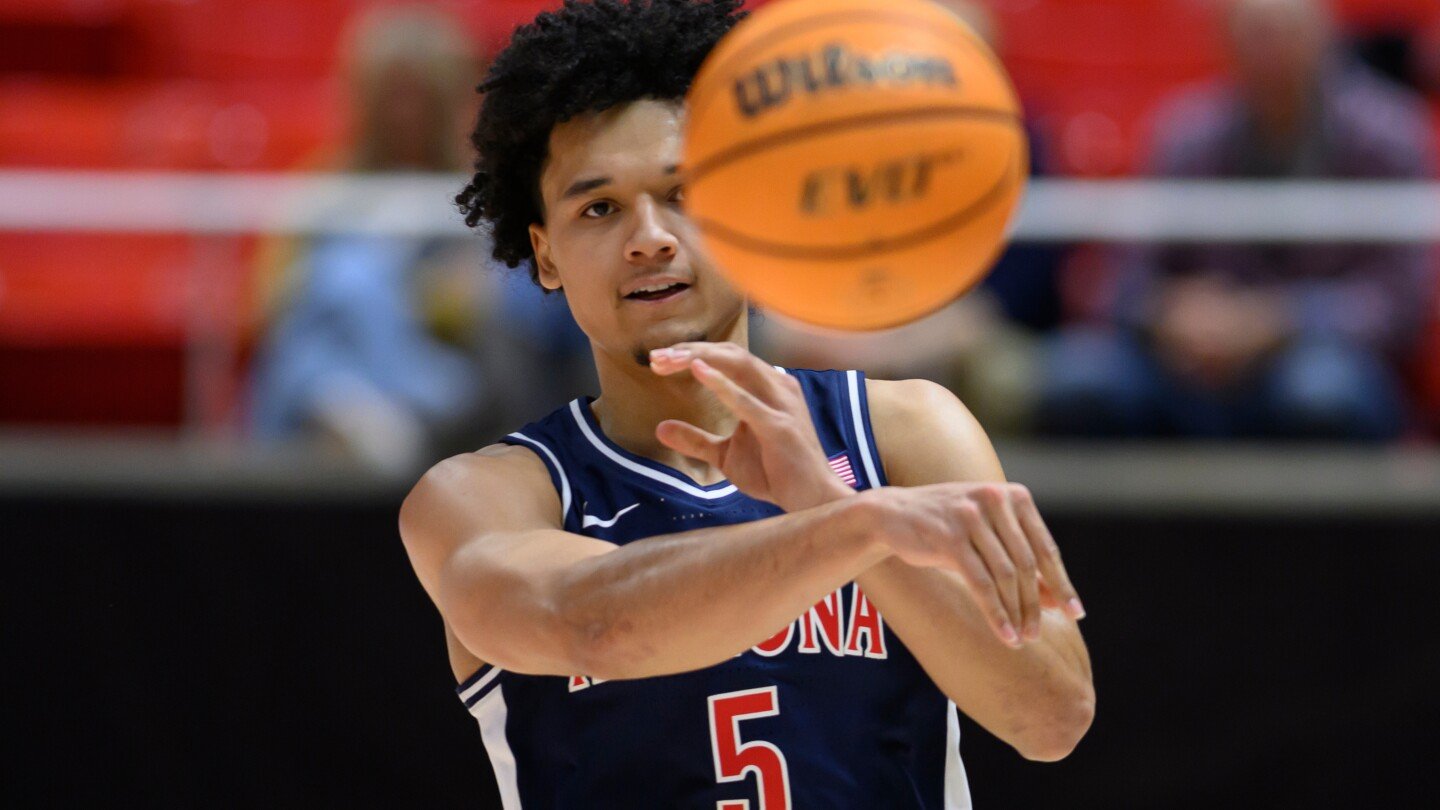 arizona-holds-no.-1-spot-over-michigan-by-single-point-in-one-of-the-closest-ap-top-25-races-ever